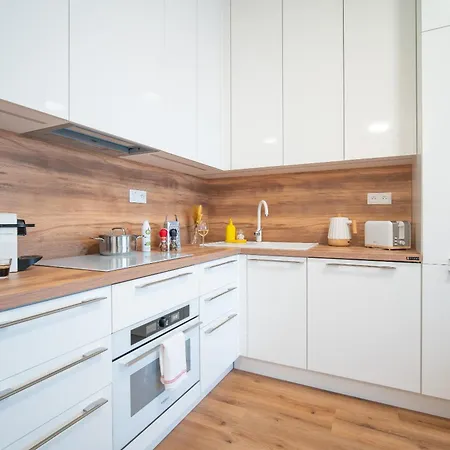Apartino - Free Parking, Ac, View Balcony, Nespresso, Netflix アパート