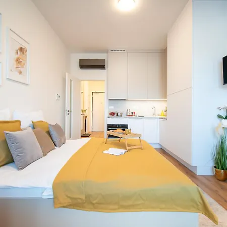 Apartino - Free Parking, Ac, View Balcony, Nespresso, Netflix アパート