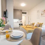 شقة Apartino - Free Parking, Ac, View Balcony, Nespresso, Netflix *