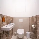 شقة Apartino - Free Parking, Ac, View Balcony, Nespresso, Netflix Komarov