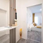 Apartino - Free Parking, Ac, View Balcony, Nespresso, Netflix * Komarov