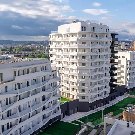 Apartino - Free Parking, View Balcony, Nespresso, Netflix * Komarov