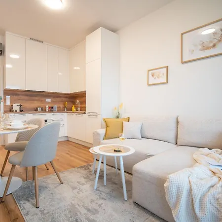 아파트 Apartino - Free Parking, Ac, View Balcony, Nespresso, Netflix *
