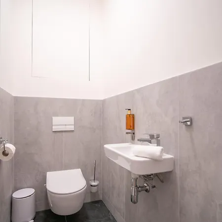 Apartino - Free Parking, Ac, View Balcony, Nespresso, Netflix アパート