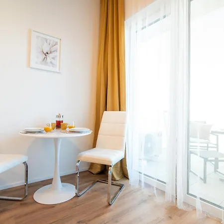 Apartino - Free Parking, Ac, View Balcony, Nespresso, Netflix 아파트