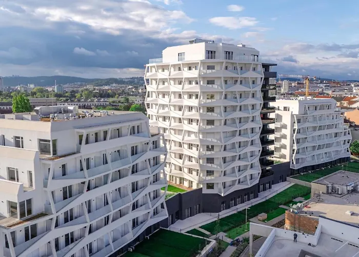 Apartino - Free Parking, View Balcony, Nespresso, Netflix * Komarov