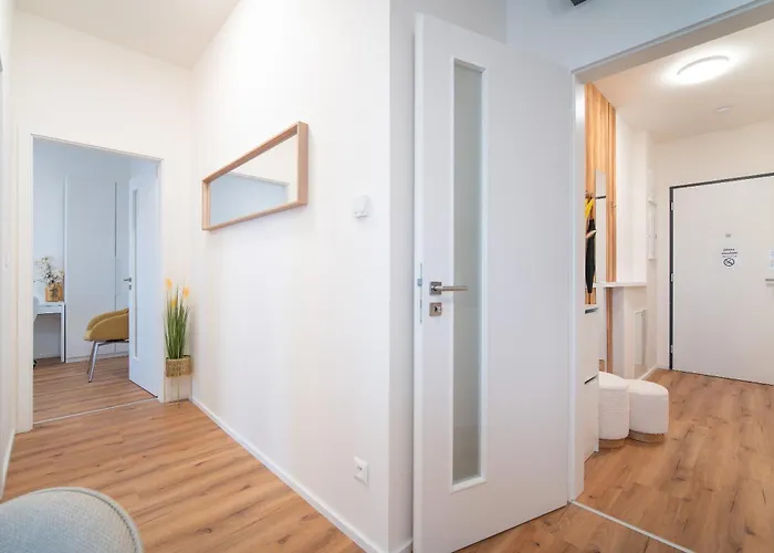 Apartino - Free Parking, View Balcony, Nespresso, Netflix * Komarov